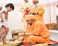 Video: CM योगी ने गोरखपुर में किया कन्या पूजन, श्रीरामलला के सूर्य तिलक को बताया सनातन का अलौकिक गौरव 