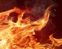 लखनऊ: चिकन कारोबारी के घर में लगी आग, मचा हड़कंप