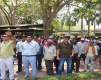 प्रयागराज: बकाया वेतन को लेकर सुआट्स कर्मचारियों ने फिर किया हंगामा, घेरा कुलपति कार्यालय 