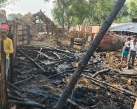 बहराइच अग्निकांड: पांच मकान जले, दो मवेशियों की झुलसकर मौत-लाखों का हुआ नुकसान