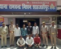 शाहजहांपुर: बंद मकान में हो रही थी सट्टे की खाई बाड़ी, पुलिस ने सात लोगों को किया गिरफ्तार