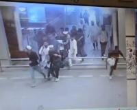 Lucknow Airport से सोना लेकर भागते हुए तस्करों का CCTV फुटेज आया सामने, देखें वीडियो 