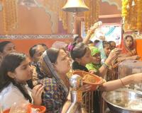 Chaitra Navratri 2024: फर्रुखाबाद में नवरात्र के आठवें दिन हुई मां गौरी की पूजा, मंदिरों में रही भक्तों की भीड़