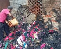 Farrukhabad Fire: छपाई कारखाने में लगी आग...लाखों का कपड़ा व उपकरण जलकर राख