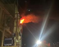 Kanpur Fire: छह मंजिला बिल्डिंग के पांचवें तल पर लगी भीषण आग...लोग बाहर निकलकर भागे, दमकल ने पाया काबू