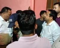खटीमा: चुनाव प्रचार को लेकर भाजपा कांग्रेस आमने-सामने, वाल्मिकी बस्ती में बैरिकेड लगाकर कांग्रेसियों को रोकने पर हुआ बवाल