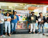 लखनऊ मेट्रो की अनूठी पहल, विजेताओं को मिली पुस्तकें
