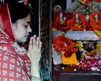 Chaitra Navratri 2024: कानपुर में देवी मां के मंदिरों में दर्शन करने पहुंच रहे भक्त...चरम पर उत्साह, इस दिन बंटेगा जंगली देवी मंदिर में खजाना