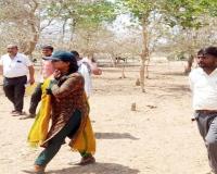 सीतापुर: मृत गौवंशो की जांच को लेकर कपसा कलां की गौशाला पहुंचीं CDO, सवाल जवाब पर BDO को लगाई फटकार