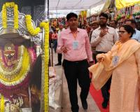 चैत्र नवरात्र के पहले दिन मां विंध्यवासिनी के दरबार नें उमड़ी भक्तों की भारी भीड़, मंगला आरती के बाद शुरु हुआ विंध्याचल मेला 