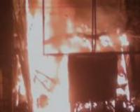 Bareilly News: एमबी इंटर कॉलेज के पास 4 दुकानों में लगी आग, सामान जलकर खाक