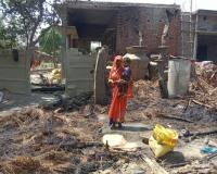 लखीमपुर-खीरी: खाना बनाते समय भड़की आग, तीन घर जलकर हुए राख 