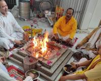 Chaitra Navratri 2024: अष्टमी पर घरों और मंदिरों में पूजा अर्चना...मंदिरों में दर्शन के लिए उमड़ी भीड़