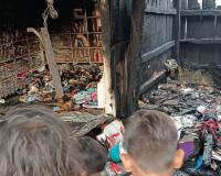 लखीमपुर-खीरी: तारों की स्पार्किंग से भड़की आग, चार दुकानें जलकर राख 