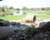 मुरादाबाद : फैक्ट्रियों के जहरीले केमिकल से प्रदूषित हो रही गागन नदी, जिम्मेदार कागजी कार्रवाई से कर रहे खानापूरी