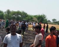 Auraiya: नहीं थम रहा फसलों की तबाही का सिलसिला: आग से जलकर खाक हुई किसानों की 11 बीघा गेहूं की फसल