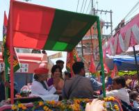 Unnao News: सपा प्रत्याशी अन्नू टण्डन के समर्थन में डिम्पल यादव ने किया रोड शो...बोली- 10 सालों में देश का बिगड़ा वातावरण 