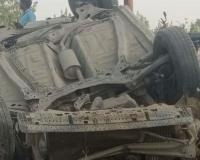 रामपुर: अनियंत्रित होकर खंभे से टकराई तेज रफ्तार कार, दो दोस्तों की मौत