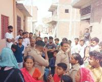 Fatehpur: हाई टेंशन लाइन से टकराया टेंट का पोल, एक युवक की मौत, चार बुरी तरह से झुलसे