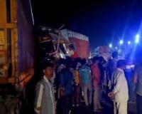 Fatehpur Accident: मौरंग लदे ट्रक की कंटेनर से भिड़ंत; हादसे में ट्रक चालक की मौत, दो लोग घायल