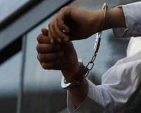 मुरादाबाद : व्यापारियों ने फर्जी आयकर अधिकारी पकड़ा, पुलिस को सौंपा