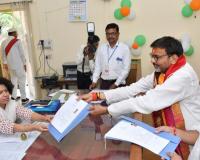 Banda: भाजपा और बसपा उम्मीदवार समेत तीन प्रत्याशियों ने दाखिल किए नामांकन पत्र