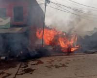 शाहजहांपुर: मिर्जापुर कस्बे में लगी भीषण आग, खोखानुमा छह दुकानें जलकर राख 