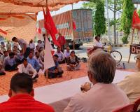 रुद्रपुर: श्रमिकों ने उठाई चार लेबर कोर्ट कानून वापस लेने की मांग