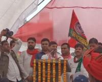 Video: शिवपाल बोले-भाजपा बेईमान और षड्यंत्रकारियों की पार्टी, सभा में टूटा मंच तो कहा ये है शुभ लक्षण 