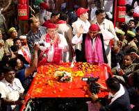 अखिलेश यादव ने किया लखनऊ में रोड शो, समर्थक बोले-नतीजों के बाद आने वाली है PDA सरकार 