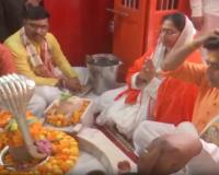 गोरखपुर: नामांकन से पहले भाजपा उम्मीदवार रवि किशन ने की गोरखनाथ मंदिर में पूजा 