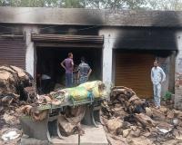 गोंडा: बोरे के कारोबारी की दुकान में लगी आग, लाखों का बोरा जलकर खाक