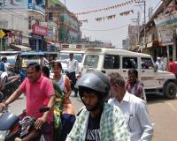 सुलतानपुर: जाम से कराह रहा शहर, जिम्मेदार बेखबर, ई रिक्शा और फुटपाथ के दुकानदार बने हैं जाम के कारण