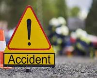 रामपुर: अनियंत्रित कार पलट कर पेड़ से टकराई, चार घायल