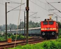 मथुरा: रेलवे ट्रैक पर पत्थर रखने का वीडियो वायरल होने के बाद किशोर पर मामला दर्ज 