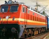शाहजहांपुर: रन थ्रू ट्रेन से कटकर युवक की मौत, इंजन में फंसकर चला गया सिर