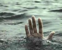 स्विमिंग पूल में डूबने से 11 साल के लड़के की मौत, थानें के बाहर परिजनों ने किया विरोध-प्रदर्शन 