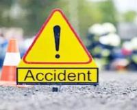 नोएडा: BMW कार ने ई-रिक्शे को मारी टक्कर, दो की मौत और तीन घायल 