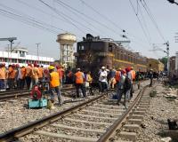 प्रयागराज: प्रयागघाट स्टेशन पर शंटिंग के दौरान पटरी से उतरी एक्सप्रेस ट्रेन 