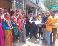 अल्मोड़ा: शराब की दुकान के विरोध में सड़कों पर उतरी मातृशक्ति 