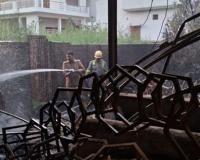 Bareilly News: टेंट गोदाम में लगी आग, लाखों का सामान जलकर राख