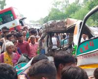 लखीमपुर-खीरी: रोडवेज बस और मैजिक में भीषण टक्कर, 5 लोगों की मौत...8 घायल