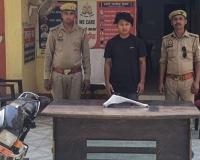 लखीमपुर-खीरी: चोरी की बाइक समेत एक नेपाली युवक गिरफ्तार
