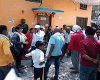 प्रयागराज : अलोपशंकरी मंदिर परिसर में रह रहे 33 परिवारों के घरों पर चस्पा नोटिस