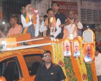 PM Modi Road Show: कानपुर में रोड शो के चलते रास्ते रहे बंद, जगह-जगह लगा भीषण जाम