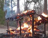 बहराइच: नेपाली शिकारियों ने जलाई वन चौकी, जानें वजह