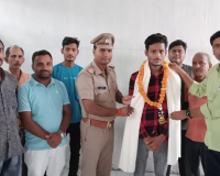 अभावों में उभरा ईमानदारी का चेहरा, मिला सम्मान... जानें प्रियांशू और 12 हजार की पूरी कहानी