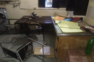 लखनऊ: चिनहट उपखंड कार्यालय में तोड़फोड़ और पथराव
