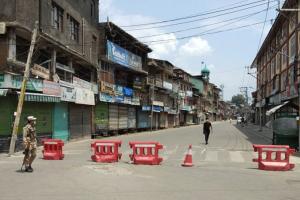 कश्मीर में दो दिन के लिए लगाया गया कर्फ्यू