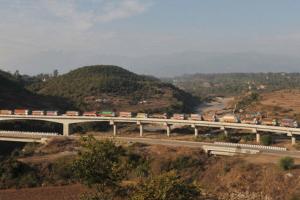 जम्मू व कश्मीर राष्ट्रीय राजमार्ग 4 दिनों बाद फिर से खुला